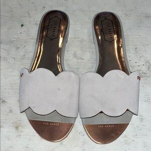 TED BAKER
Rhaily Scalloped Slide Sandal In Grey | size 9.5